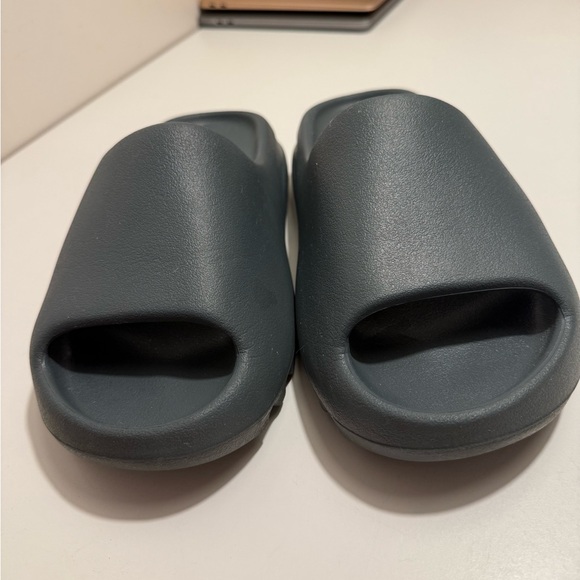 Yeezy slide grey size 6 - Picture 4 of 6